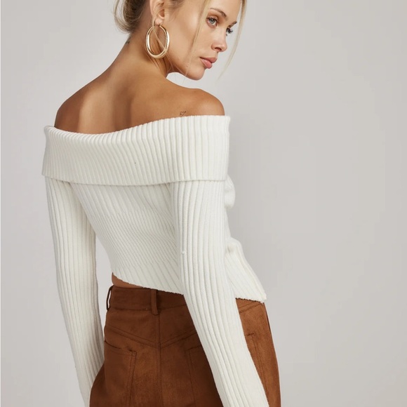 12th tribe Ria Off Shoulder Sweater Asymmetrical Crop - Picture 3 of 6